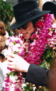 Michael Jackson arrives at Honolulu International Airport in 1997, Hawaii