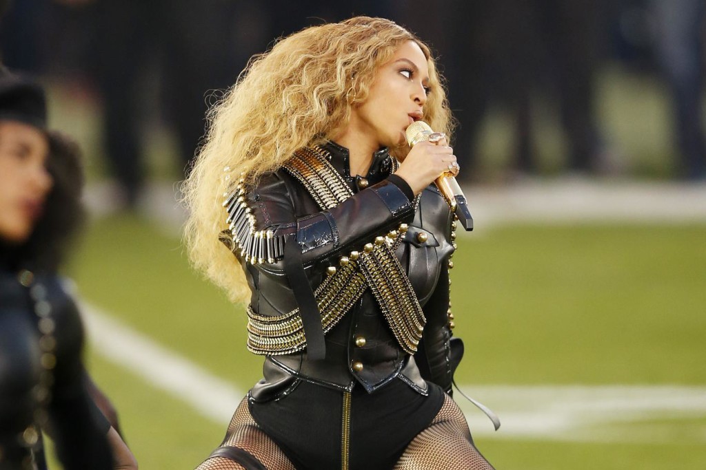 her Dsquared2 Super Bowl outfit 