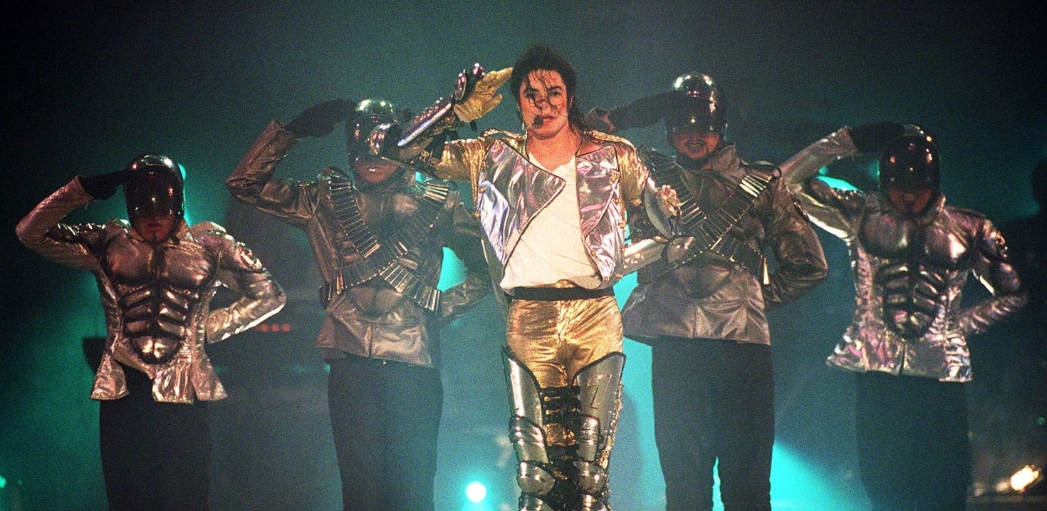 Police Parade in Peru dances to Michael Jackson - MJVibe