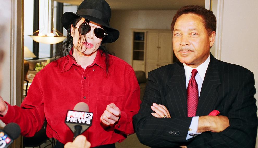 1998-in-Detroit-michael-jackson-31474446-990-570