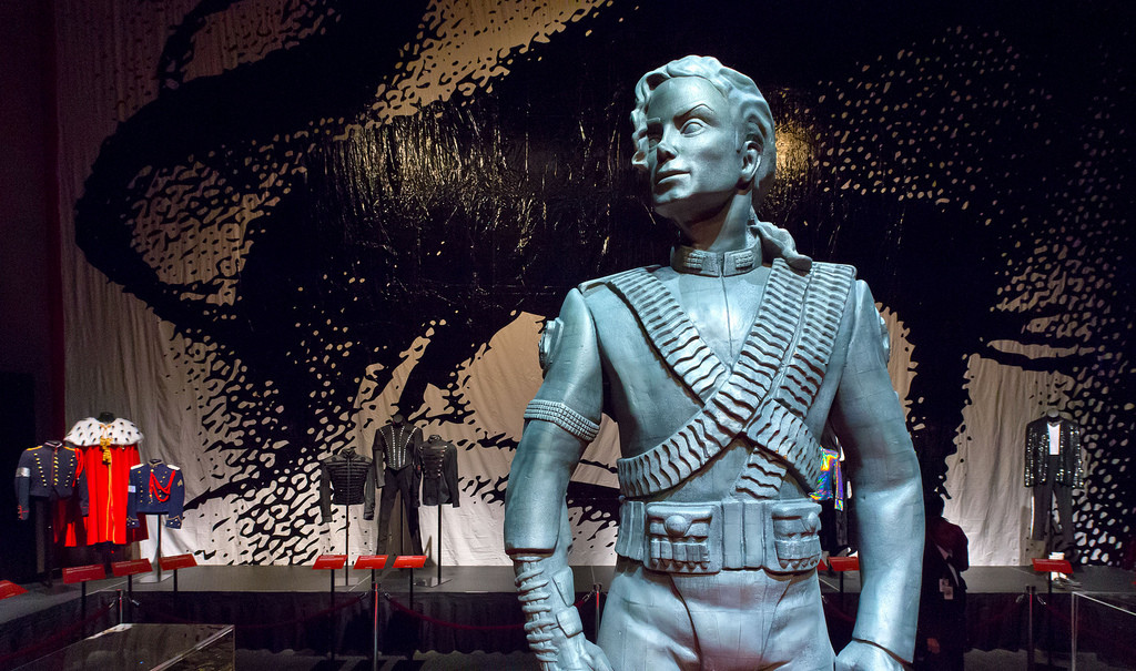 This is the History Statue of Michael Jackson that The Estate is lending to the Mandalay Bay (Picture taken at the Mandalay Bay during the FanFest in 2011)