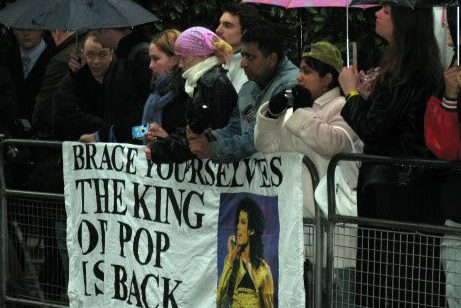  Fans de Michael Jackson - Page 7 224668_106722669415598_8299972_n-e1542395795900