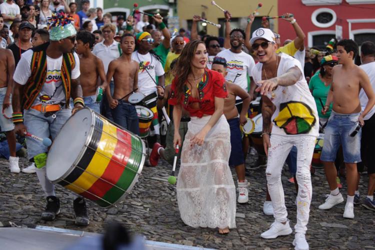 La chanteuse brésilienne rend hommage au roi de la pop dans une nouvelle vidéo Claudia-02
