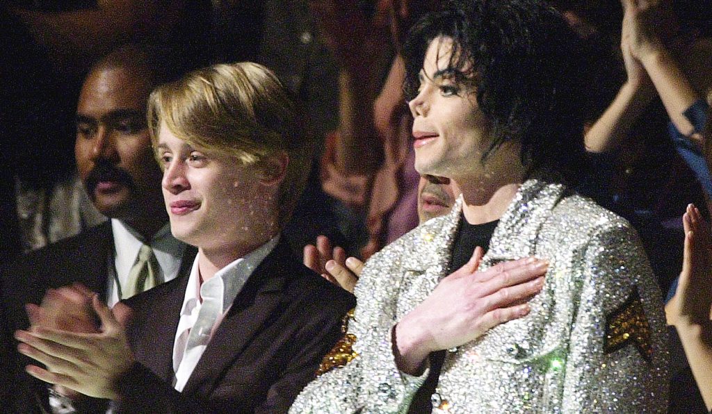     Macaulay Culkin défend Michael Jackson à nouveau! Macaualay-Culkin-Michael-Jackson-1024x596