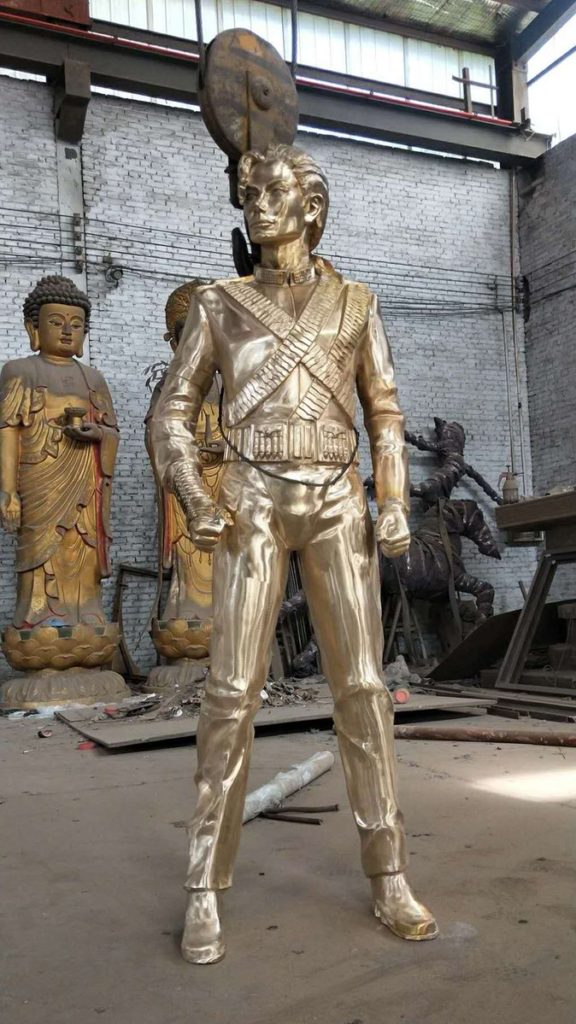 CHINE: Statue d'histoire commandée par les fans pour le 10e anniversaire de son décès. History-statue-China-2019-576x1024