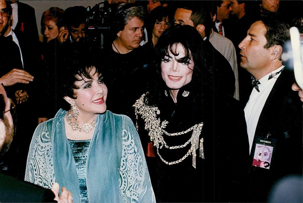 Vente aux enchères de Michael Jackson’s Glove et du 50e Festival de Cannes en 1997 Julien-Oct19-01-1024x689