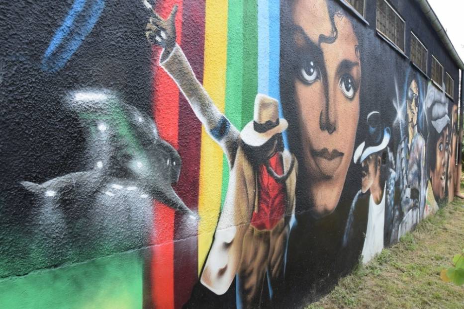 Le plus gros graffiti en Pologne est celui de Michael Jackson Poland04