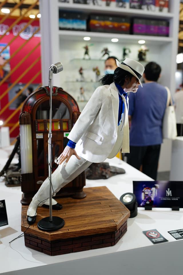 Nouveau produit officiel Michael Jackson et plus encore… Smooth-Statue-01