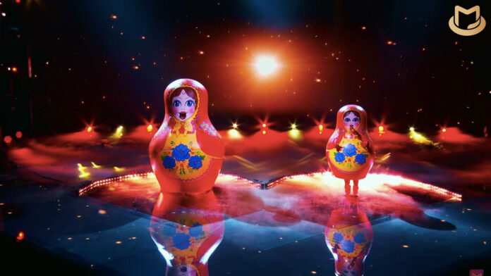 Le chanteur masqué: les poupées russes chantent "Man In The Mirror"  Russian-Dolls-696x392