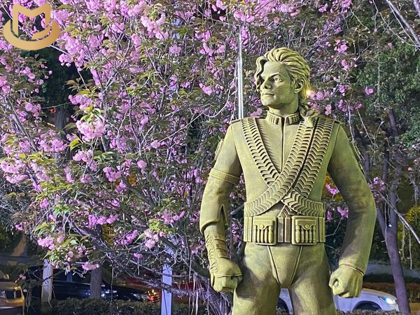 Wuhan dévoile une statue de Michael Jackson  Wuhan01-1