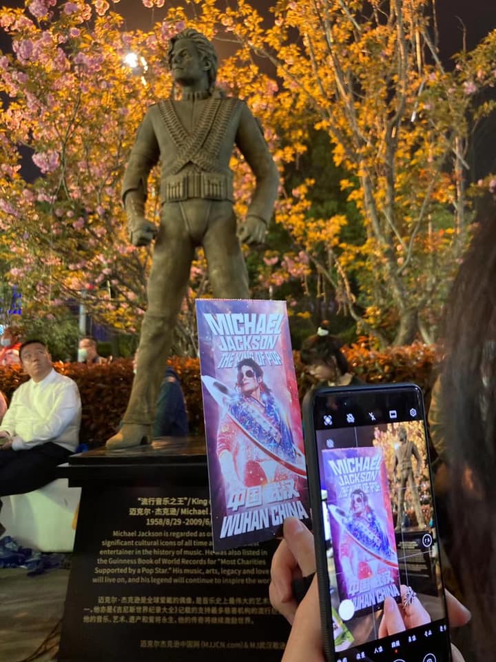 Wuhan dévoile une statue de Michael Jackson  Wuhan07