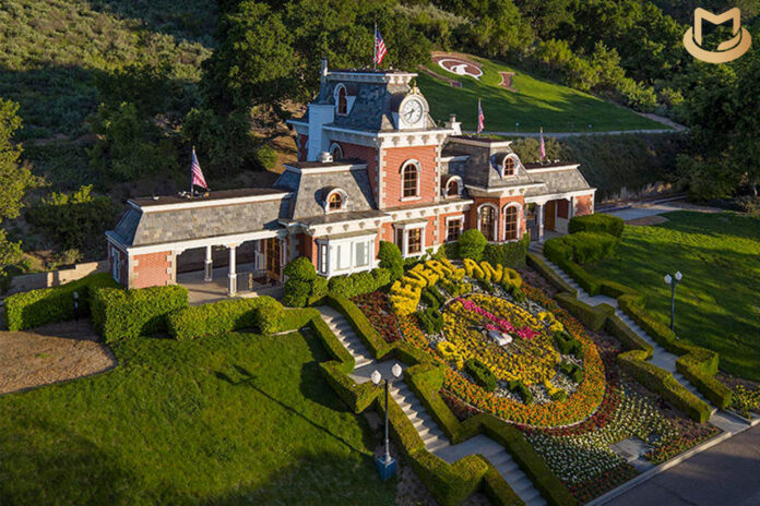 Neverland Ranch en réparation  Neverland-repairs00-696x464