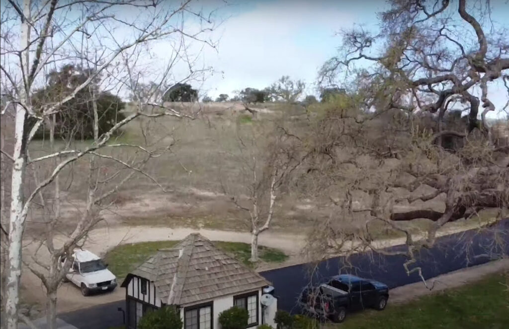 Neverland Ranch en réparation  Neverland-repairs08-1024x663