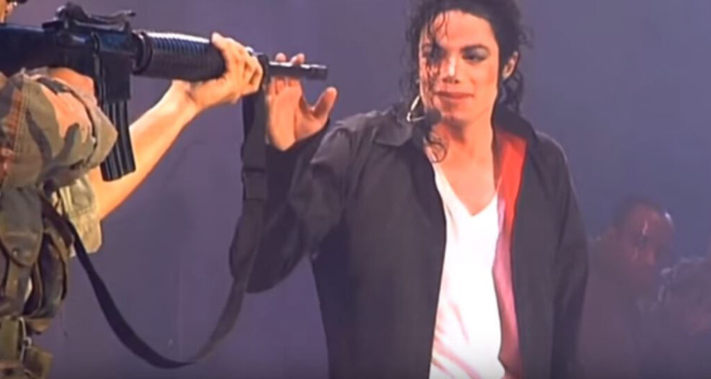 Plus d'articles Michael Jackson à saisir chez Julien Julien-Oct21-10-1024x546