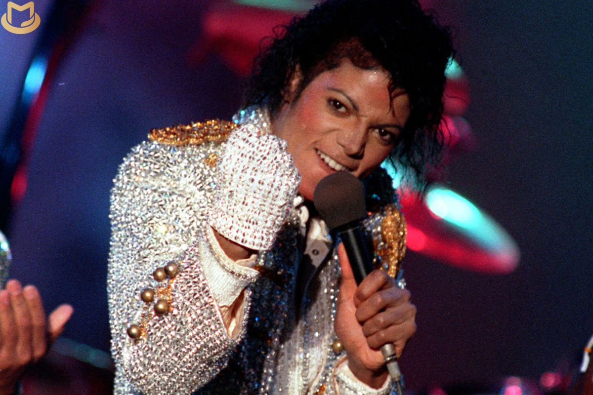 Michael Jackson's glove goes up for auction 