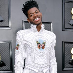 Lil Nas X canalise Michael Jackson aux Grammys Lil-Naz-x-G01-300x300