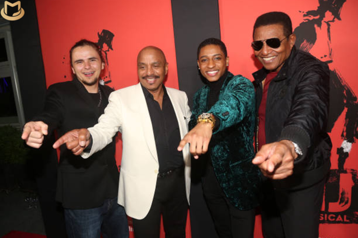 Les Jacksons célèbrent les 10 nominations aux Tony avec le casting et l'équipe de MJ The Musical MJParty-MJMusical-Tonys-696x464