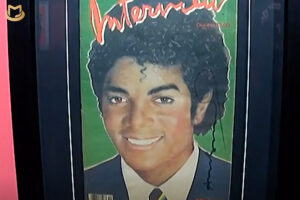 ITALY : Andy Warhol Pop Icon Exhibition avec des articles de Michael Jackson Pop-Icon-03-300x200