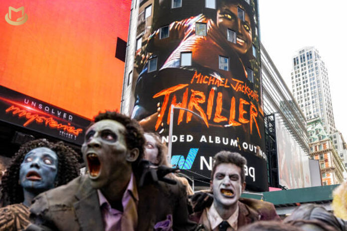 Thriller Flashmob in Times Square to celebrate Thriller 40 Thriller-Flash-mop-NY-696x464