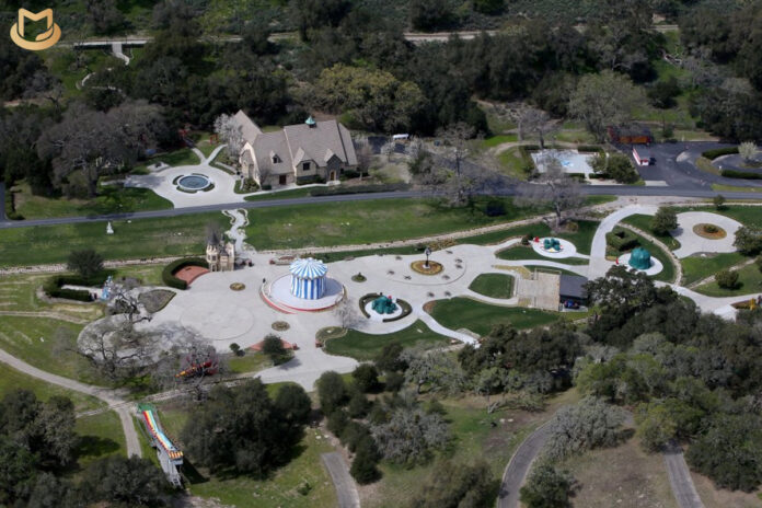 Les manèges sont de retour au Neverland Ranch Rides-at-Neverland-2023-696x464