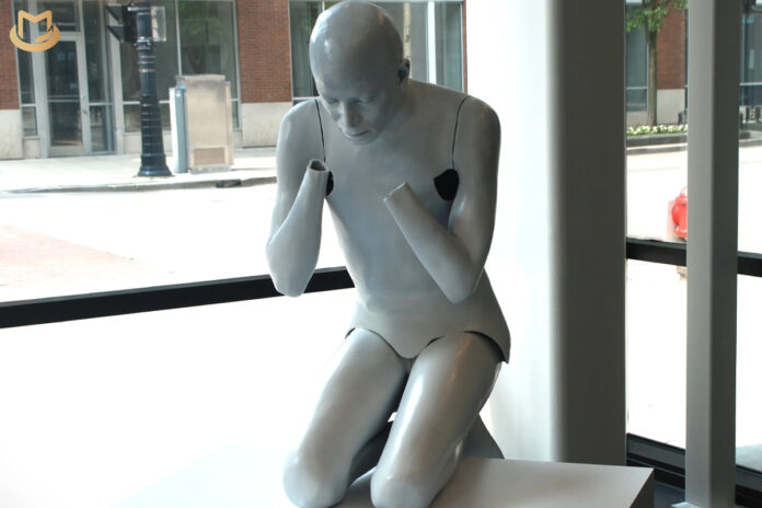 La sculpture du corps de Michael Jackson exposée à Milwaukee Michael-In-White-696x464