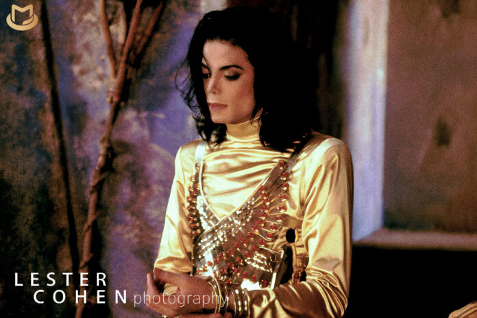 Des photos inédites de Michael Jackson dans « Remember The Time » Cohen-01-696x464